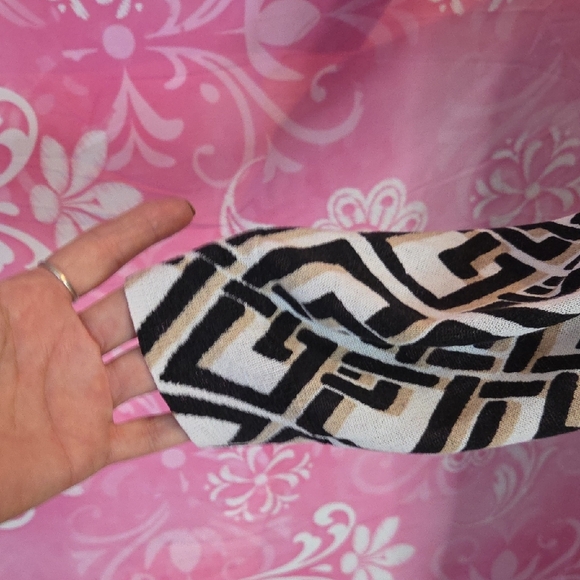 Chic Geometric Patterned Cardigan - Picture 3 of 4